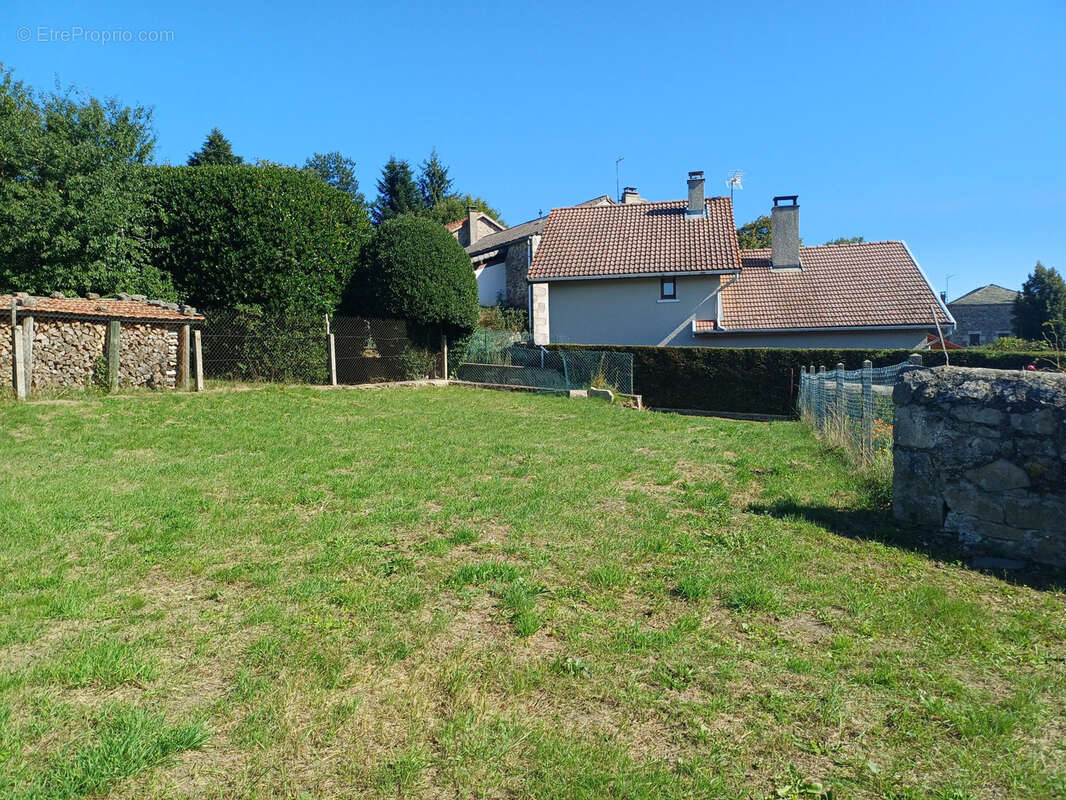Maison à LE MAS-DE-TENCE