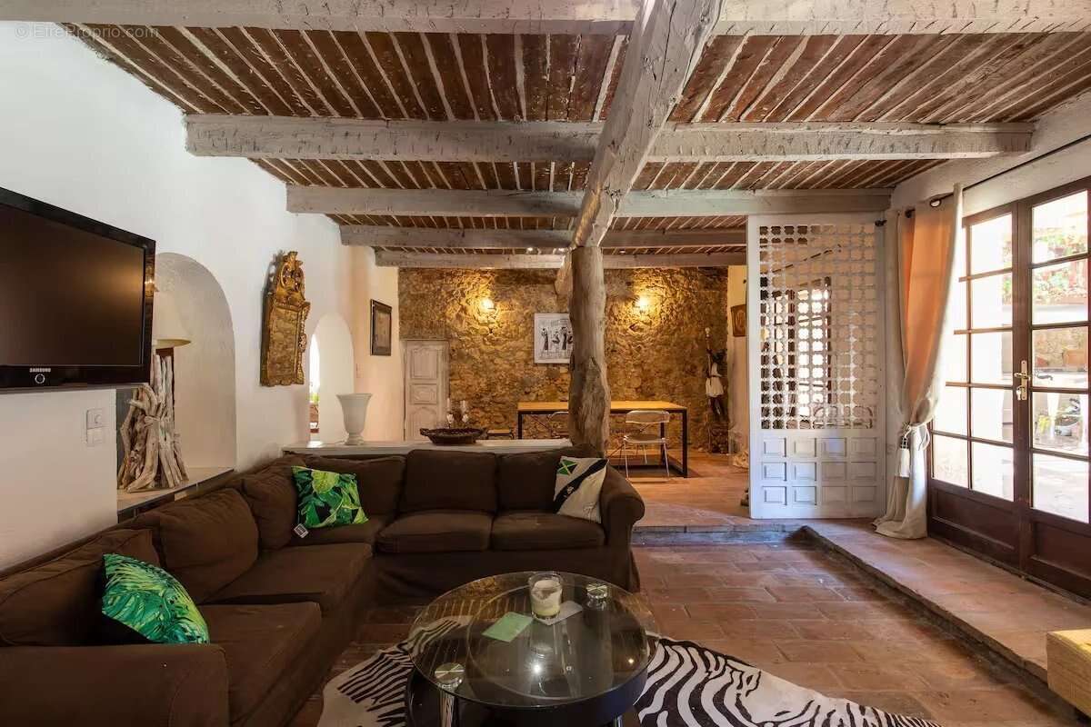 2 immeubles a renover avec piscine cannes - photo 4