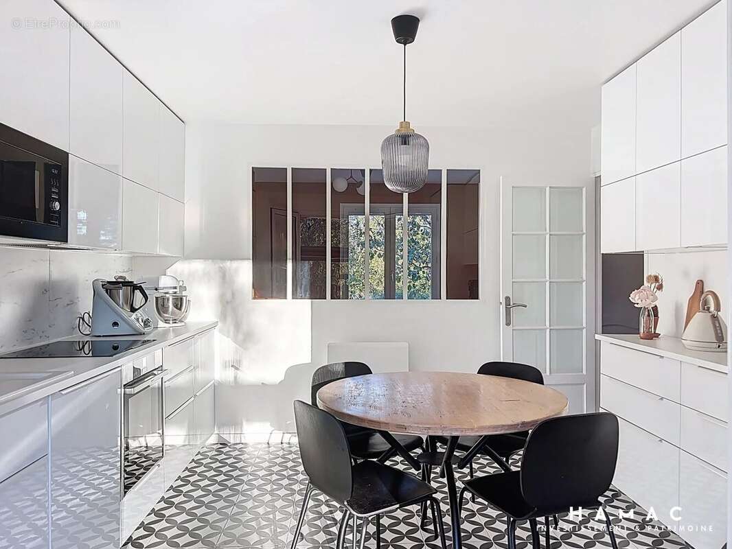 Maison à GREZIEU-LA-VARENNE