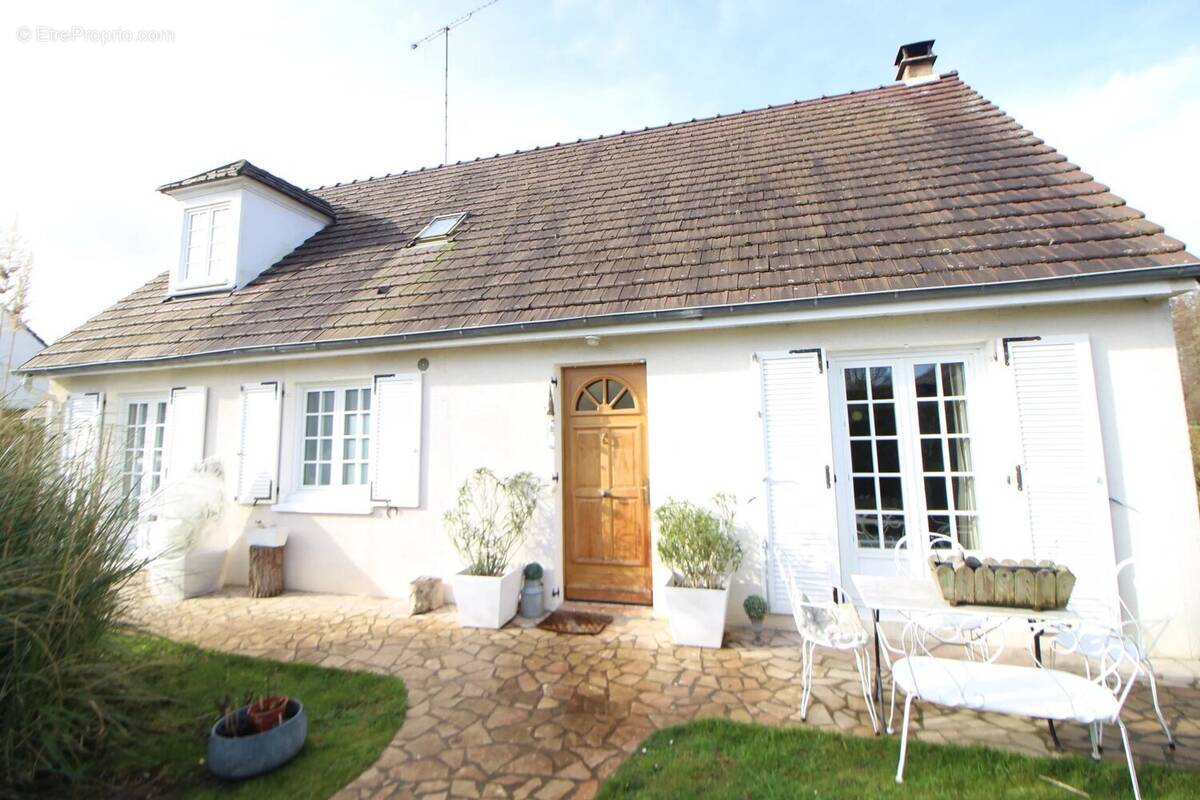 Maison à SAINT-LEU-D'ESSERENT