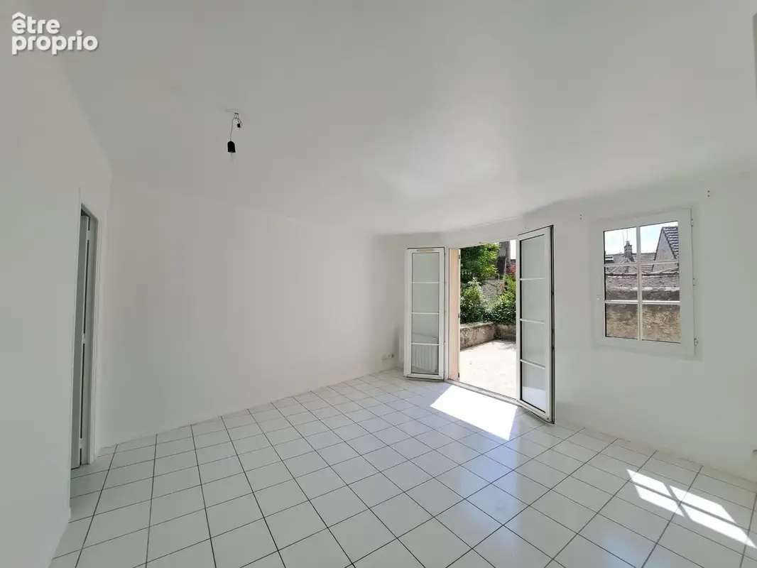 Bureaux à vendre Senlis 2 pièces plein coeur de Senlis - photo 3