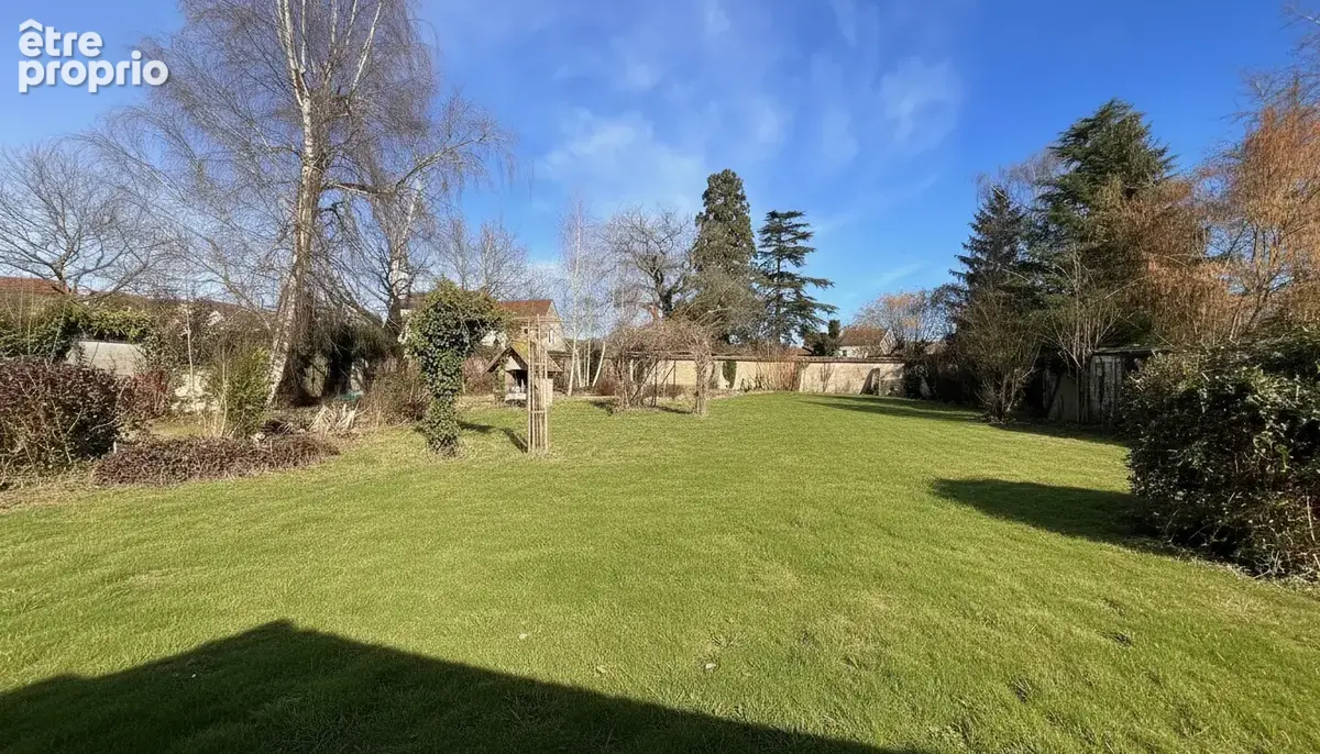 AUTEUIL LE ROI, centre du village avec les écoles à pied, terrain clos de murs. - photo 3