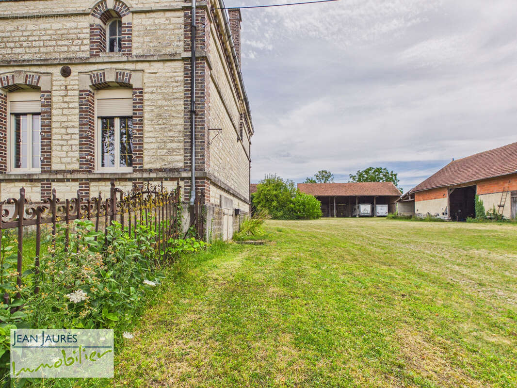 Maison de campagne au fort potentiel avec magnifique terrain - photo 4
