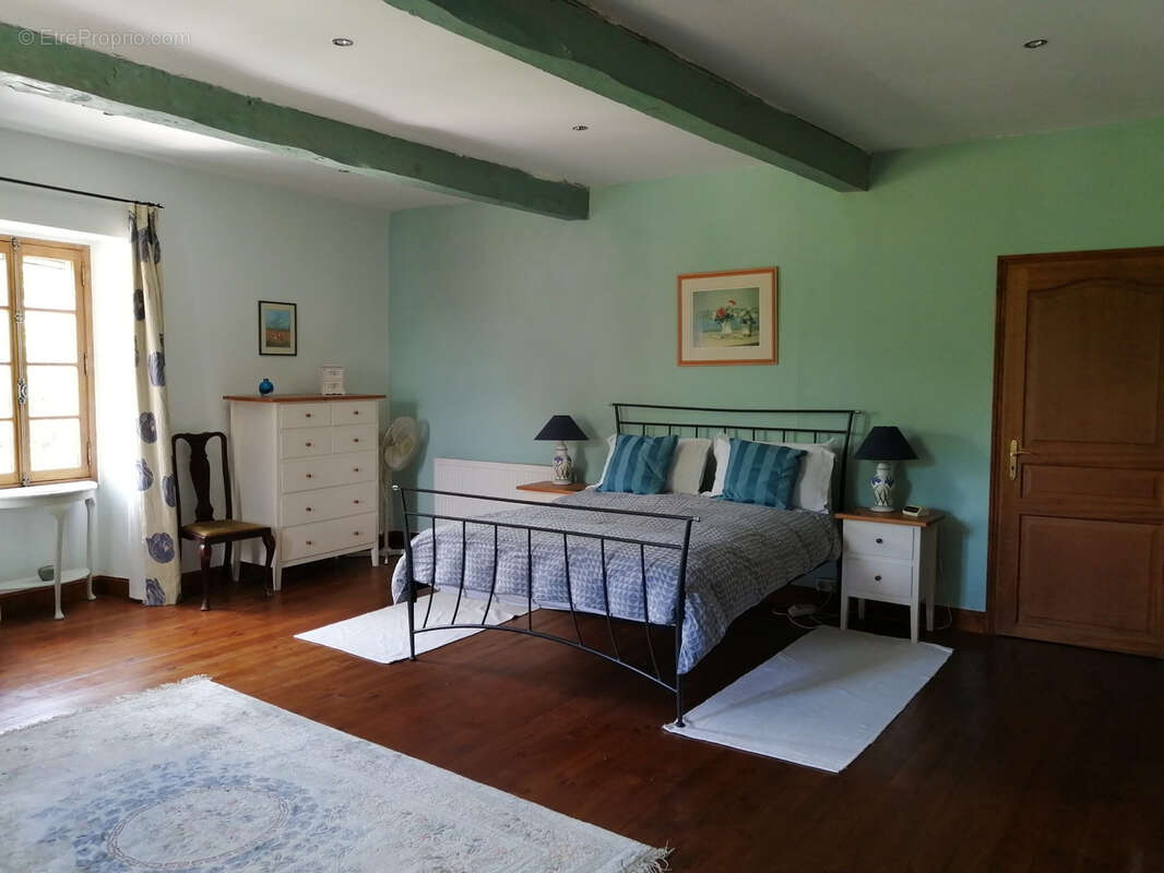 Maison à CAHUZAC-SUR-VERE