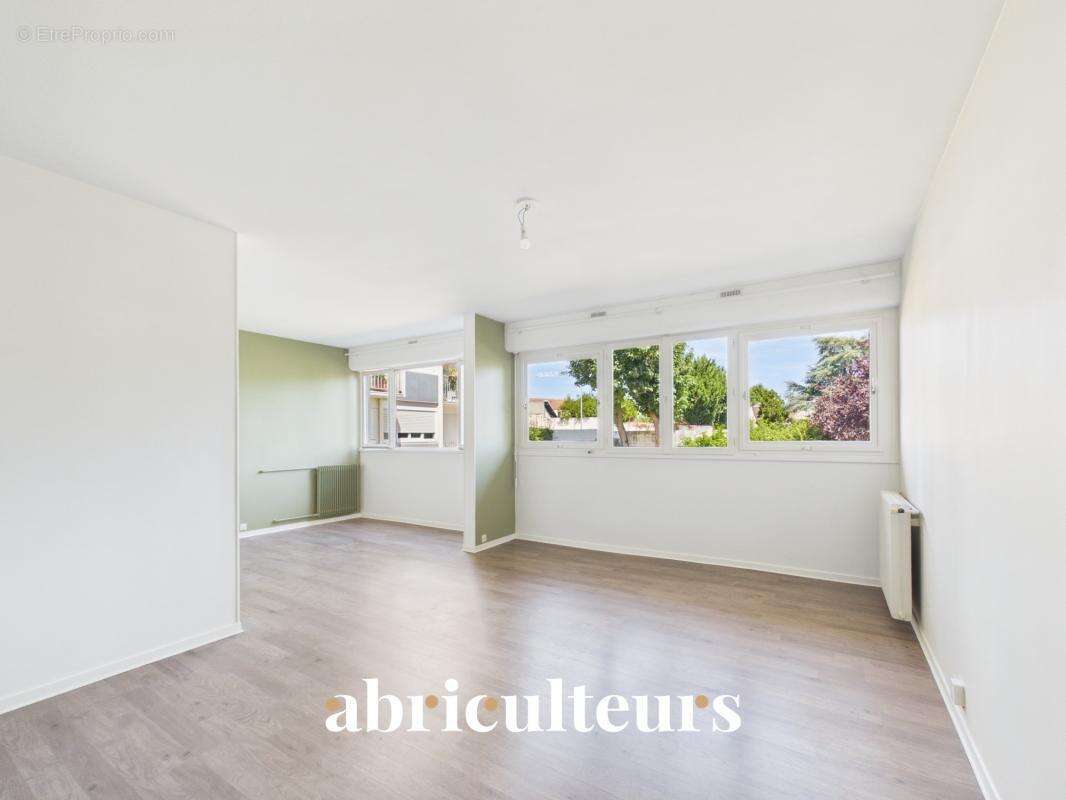 Appartement traversant avec loggia, parking et cave en vente au Plessis-Bouchard 95130 - photo 15