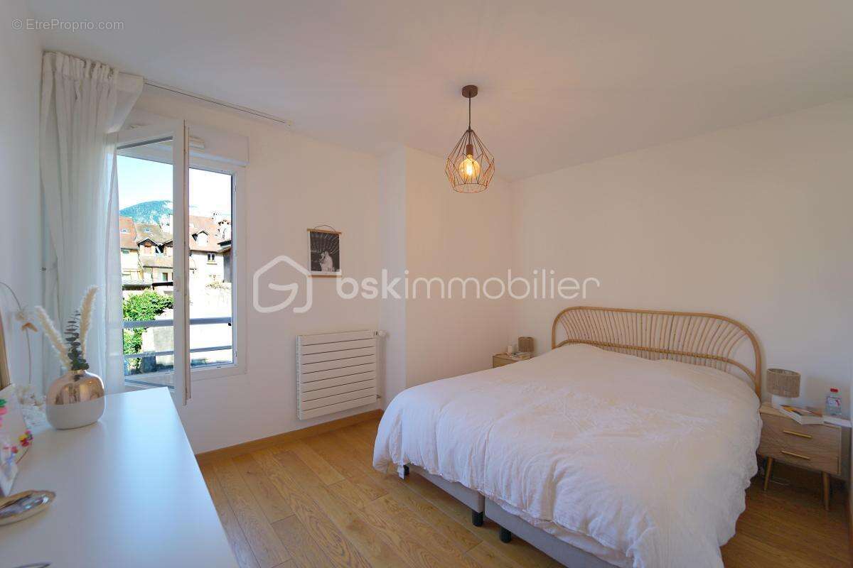 ANNECY HYPERCENTRE – Superbe T4 de 85 m² avec balcon, cave et garage possible - photo 9