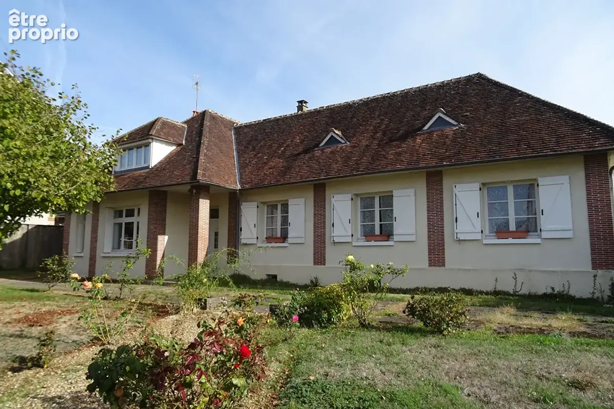 Photo Maison à La Bazoche-Gouet au prix de 176 000€