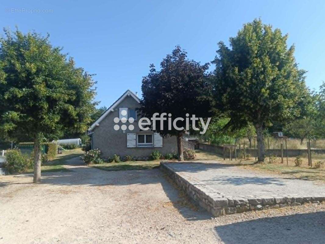 Maison à PERIGNEUX