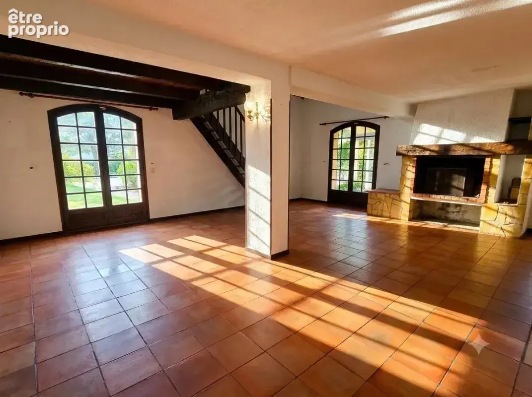 EXCLUSIVITE ! Propriété d'exception de 170 m² + véranda de 21 m2 sur 3 hectares avec piscine, box à chevaux & dépendances – Pert - photo 16