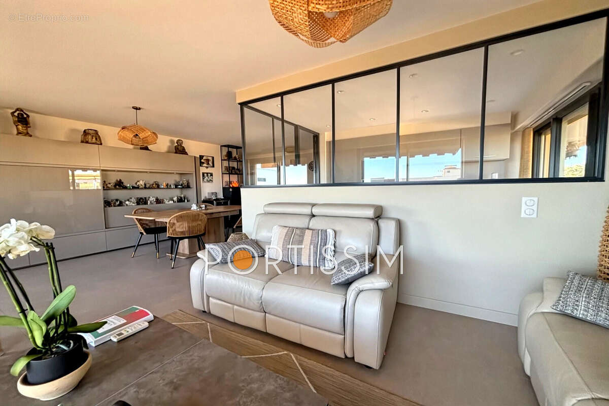 Appartement à SAINT-LAURENT-DU-VAR