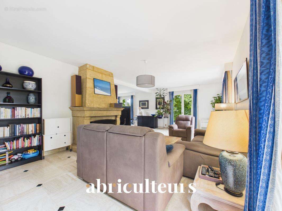 Magnifique Propriété Familiale de charme de 310 m² avec piscine et magnifique jardin arboré en vente à Yerres (91) - photo 8