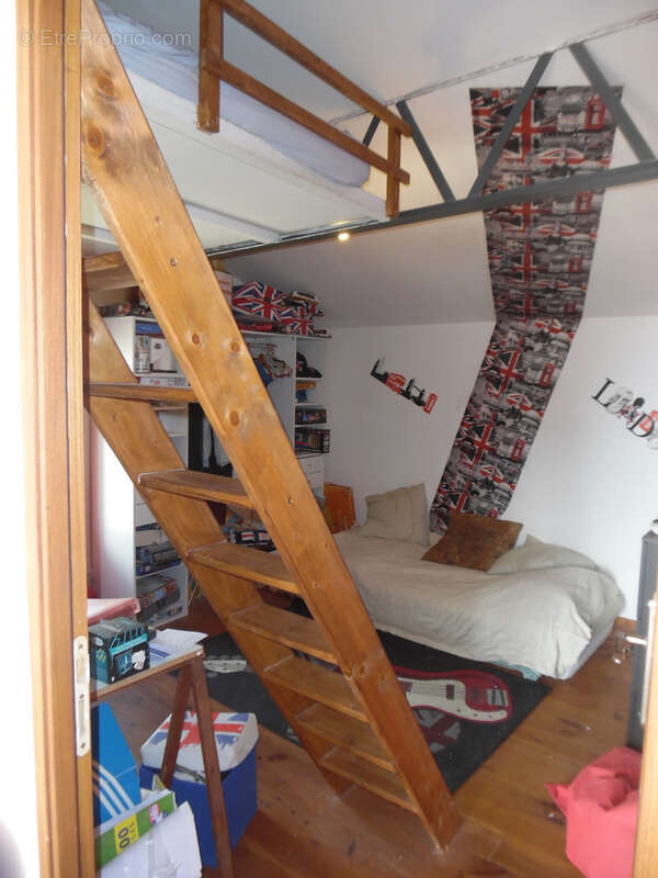 Maison à OPOUL-PERILLOS