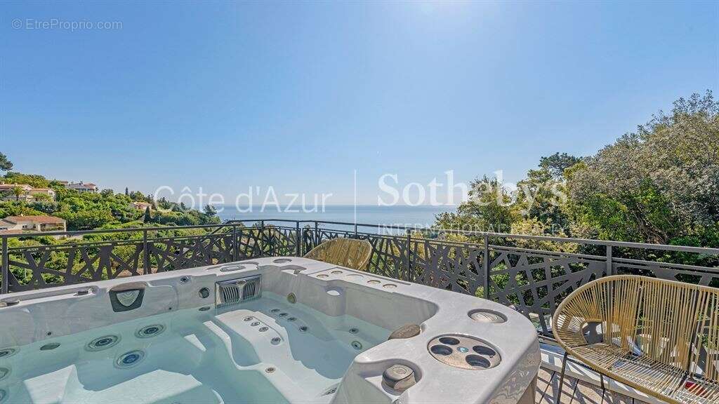 Exclusivité villa de luxe aux Issambres avec panorama Méditerranée - photo 2