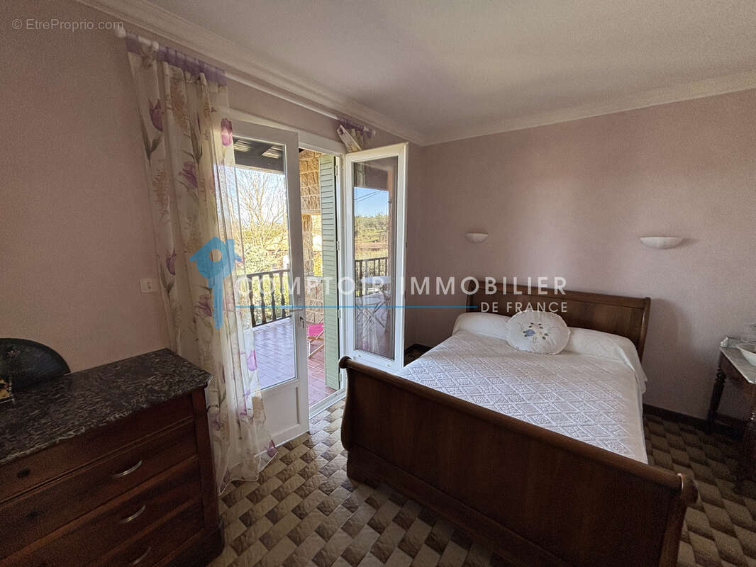 PERIPHERIE UZES : Maison P8 sur beau terrain arboré - photo 13