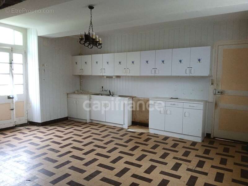 À vendre – Ancien presbytère à réinventer, 10 min de Vire Normandie - photo 4