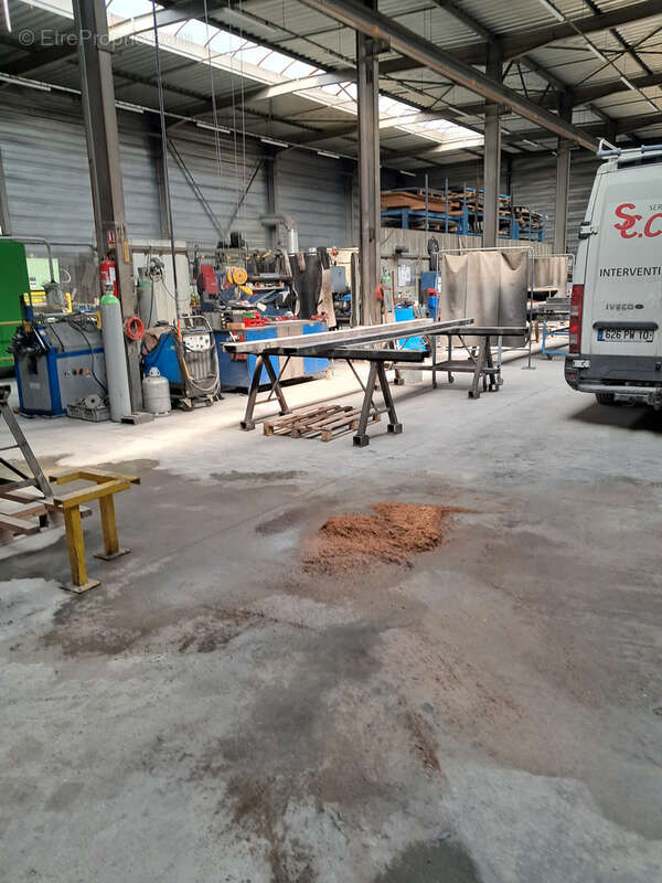 Commerce à SAINT-JULIEN-LES-VILLAS