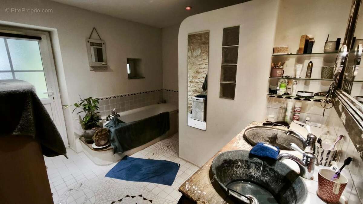 Maison à MOULINS-SUR-YEVRE