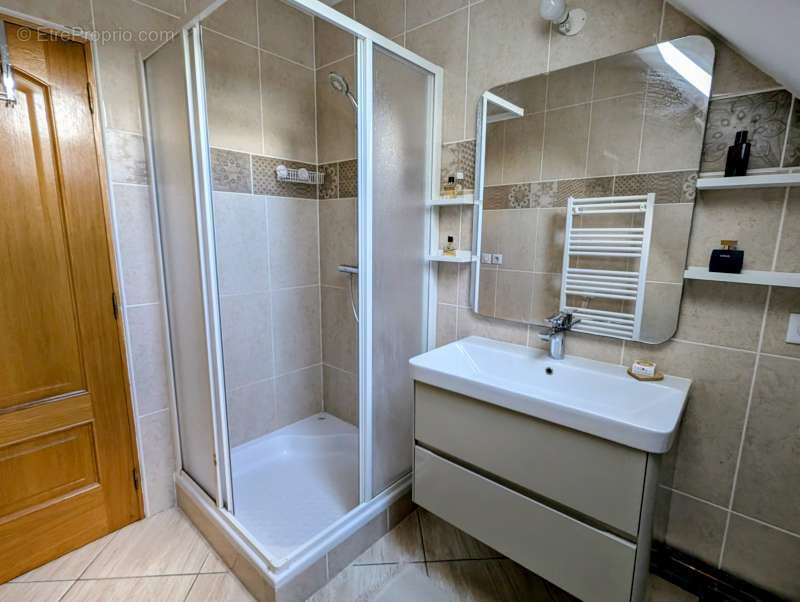 Maison à LA QUEUE-LES-YVELINES