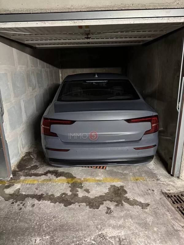 Parking à LES PAVILLONS-SOUS-BOIS