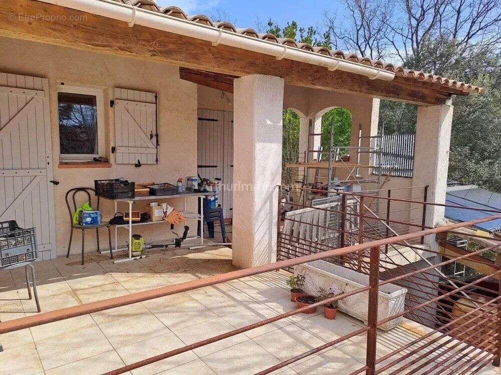 Maison à ENTRECASTEAUX