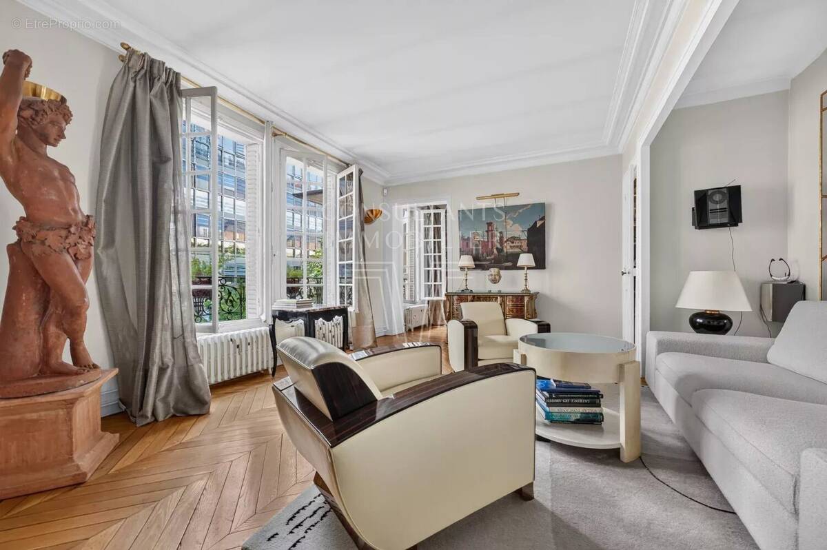 Appartement à PARIS-6E