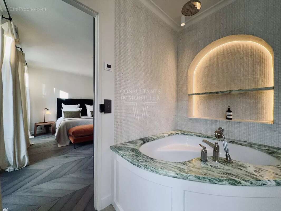 Appartement à PARIS-7E