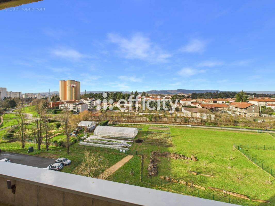 Appartement à RILLIEUX-LA-PAPE