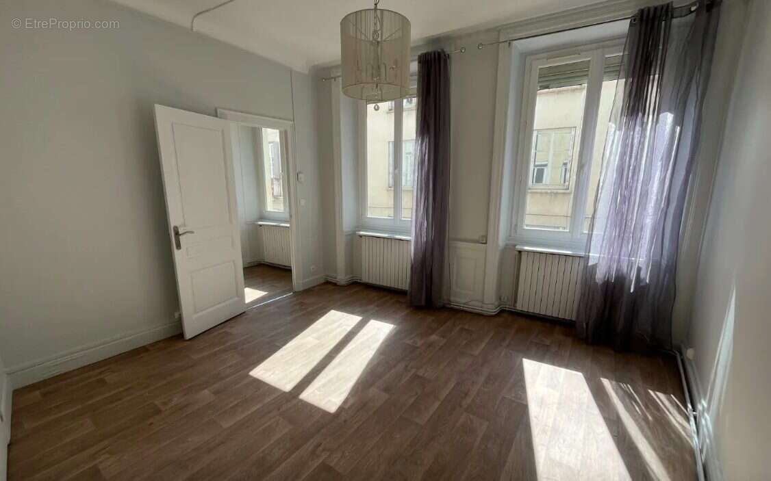 Appartement à SAINT-ETIENNE