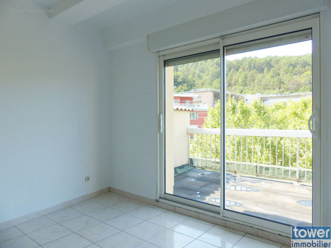 Appartement à LAMALOU-LES-BAINS