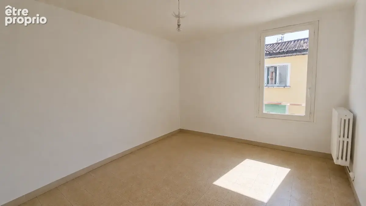 VILLELAURE: MDV de 256 m2 (utile) avec garage, cour et annexes - photo 5