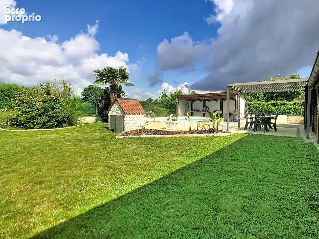 Maison - T5 - 141 m² - photo 4