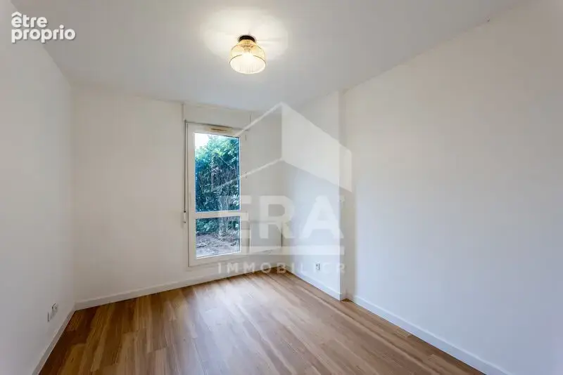 Appartement à SAINT-GENIS-LAVAL