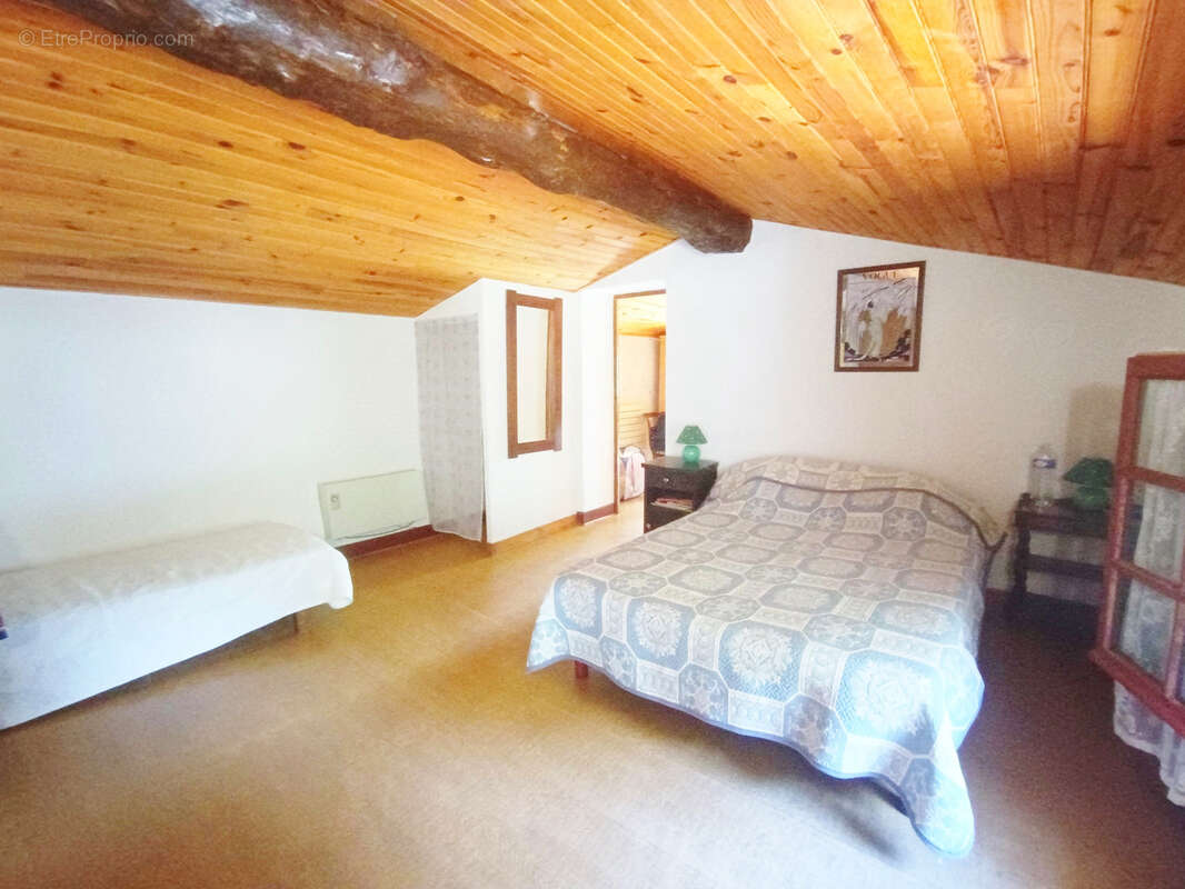 Maison à SAINT-JULIEN-LE-ROUX