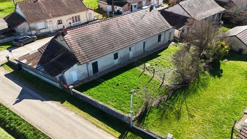 Maison à SAVIGNY-EN-REVERMONT