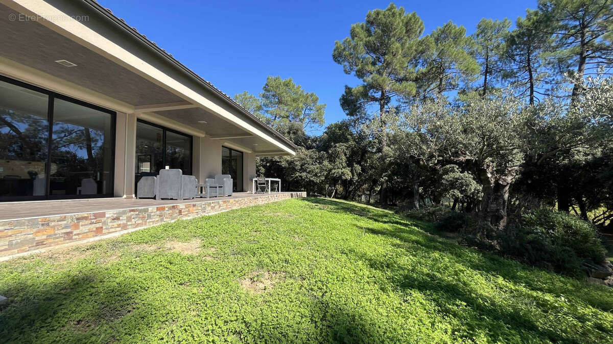 Maison à SAINT-MARCEL-DE-CAREIRET