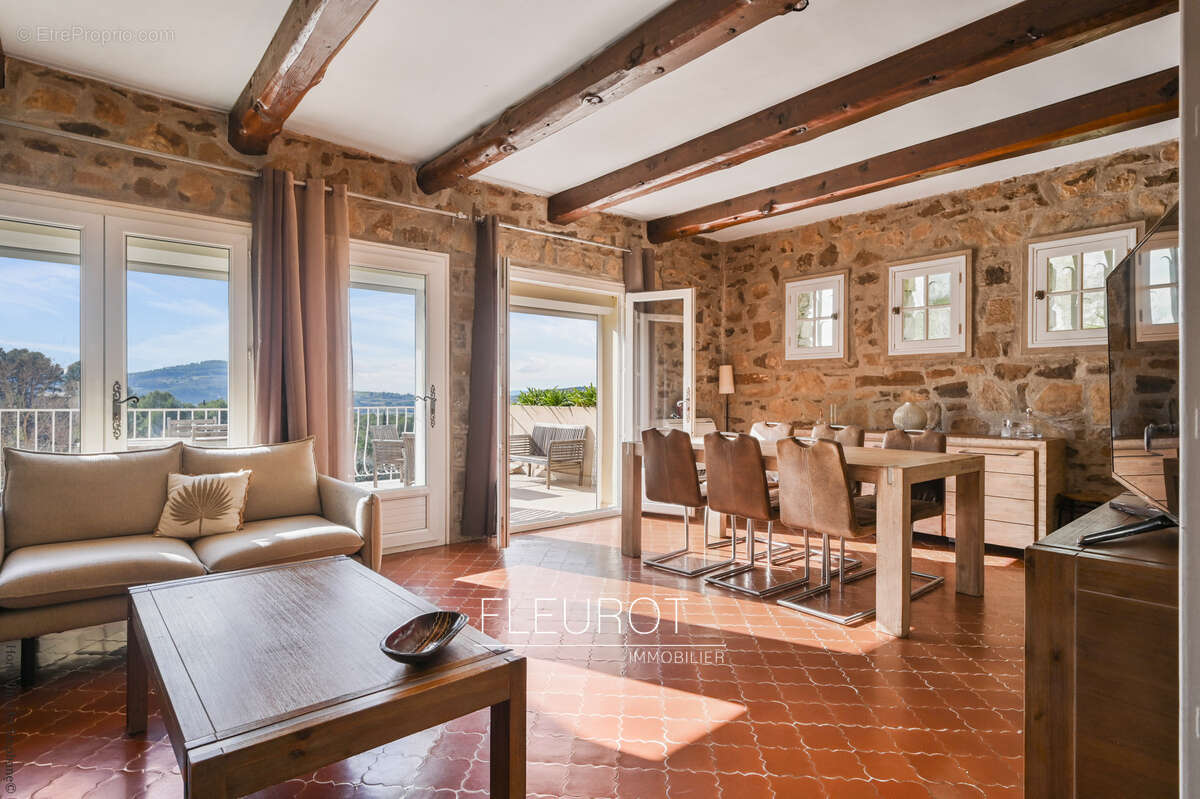 Maison à LE CASTELLET