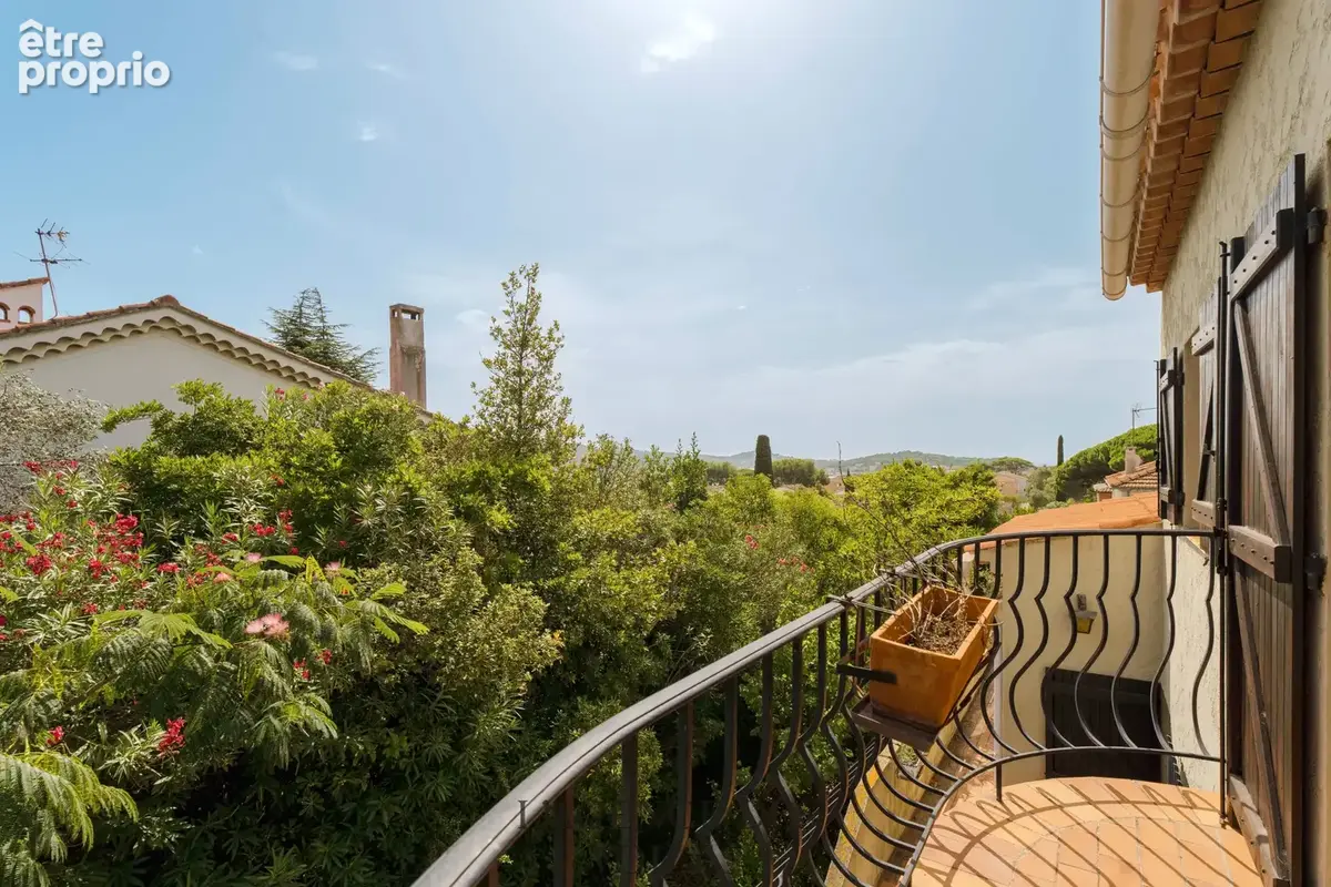 Maison individuelle T5/T6 sur sous-sol avec jardin, terrasses, et piscine - photo 8