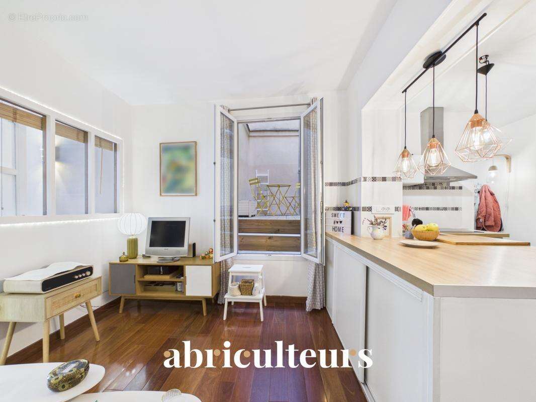 Appartement avec terrasse de 7m² en vente à  Paris 11e, Rue de la Fontaine au Roi (75011) - photo 3