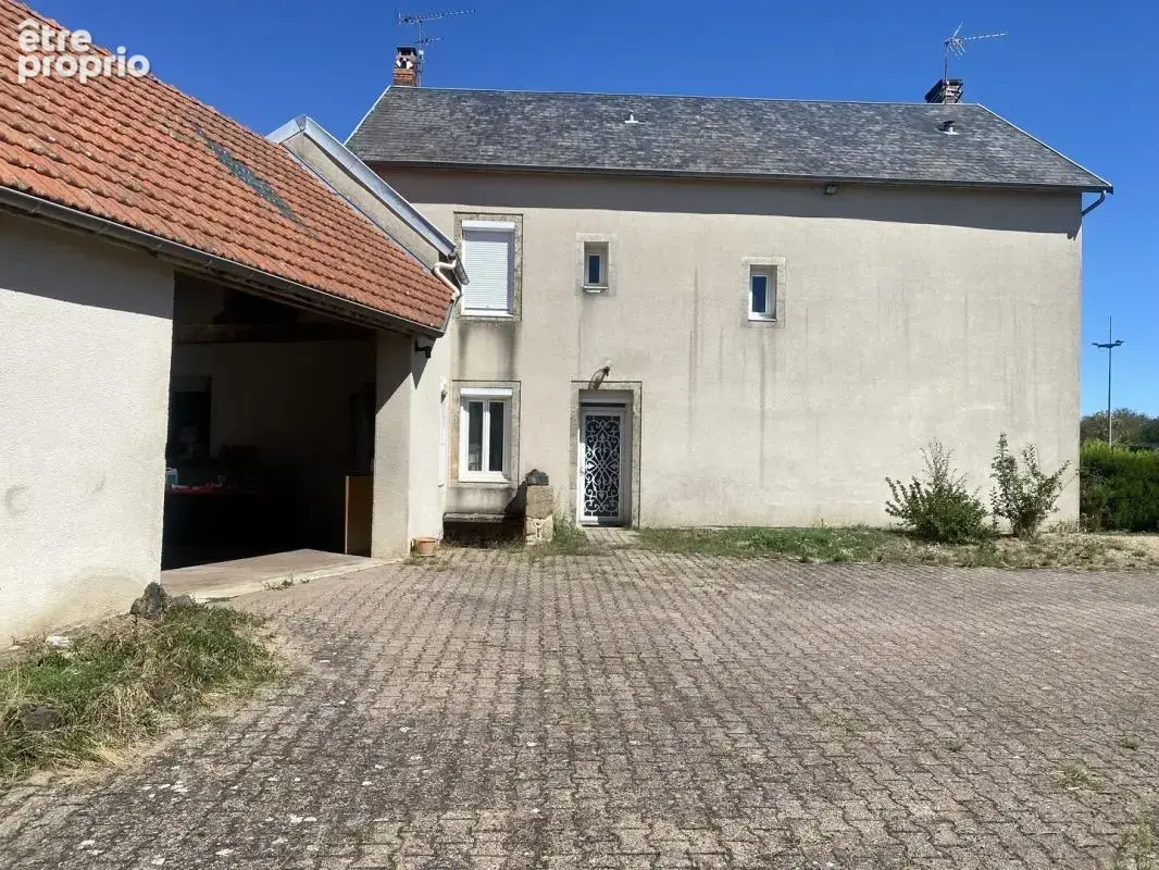 Immeuble de 2 logements avec grange sur 1,5 ha - photo 2