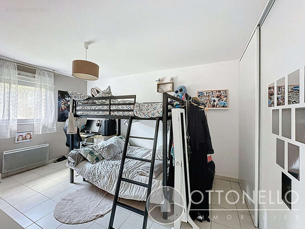 Appartement à ROQUEBRUNE-SUR-ARGENS