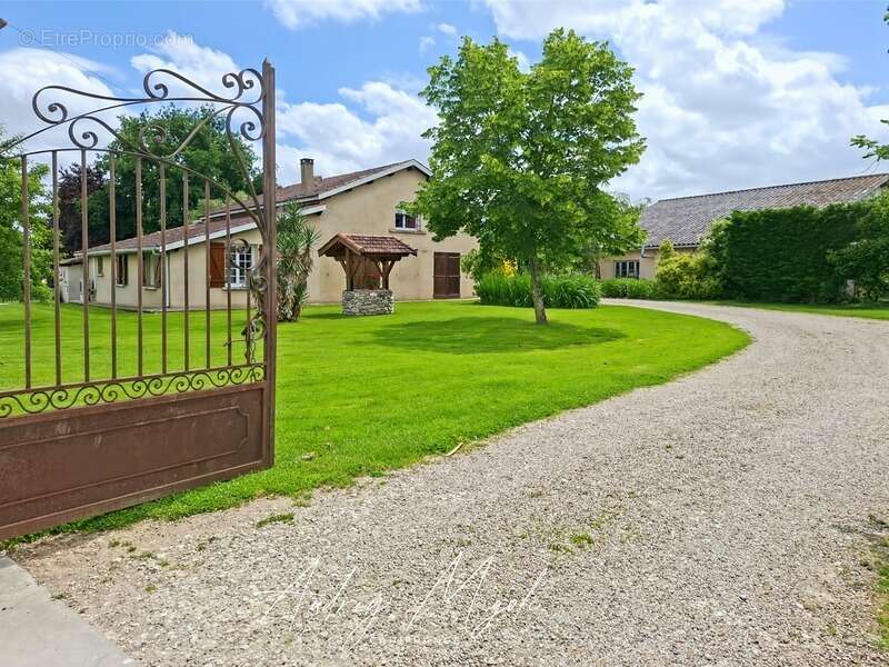 Maison à MONCLAR