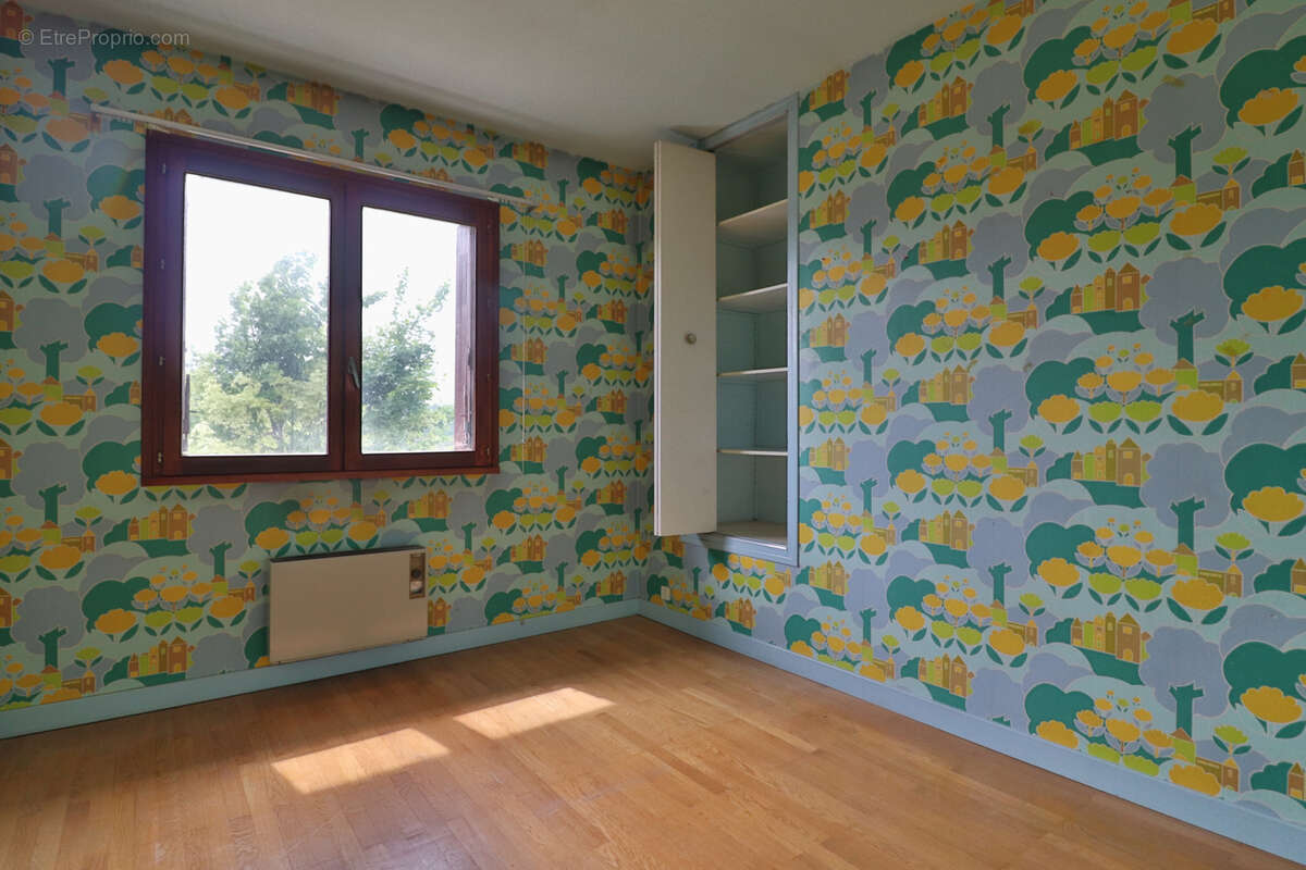 Maison à LA TOUR-DE-SALVAGNY