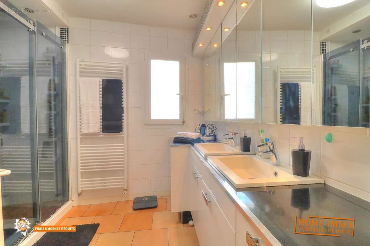 Appartement à VALLAURIS