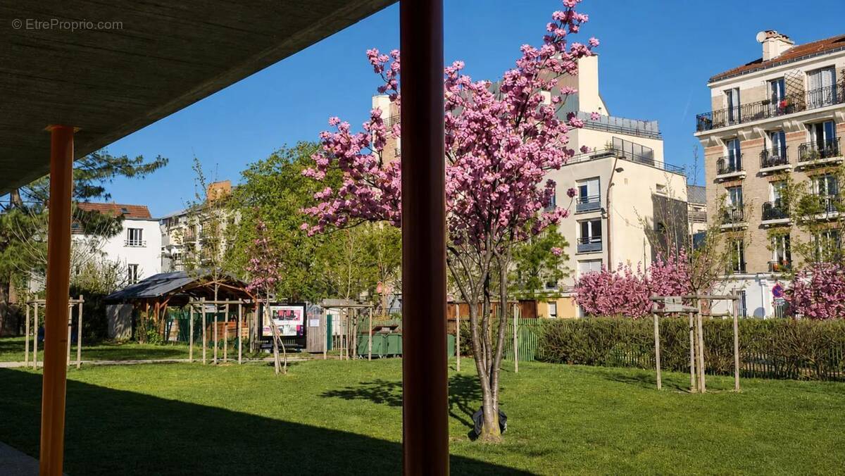 Appartement à LES LILAS