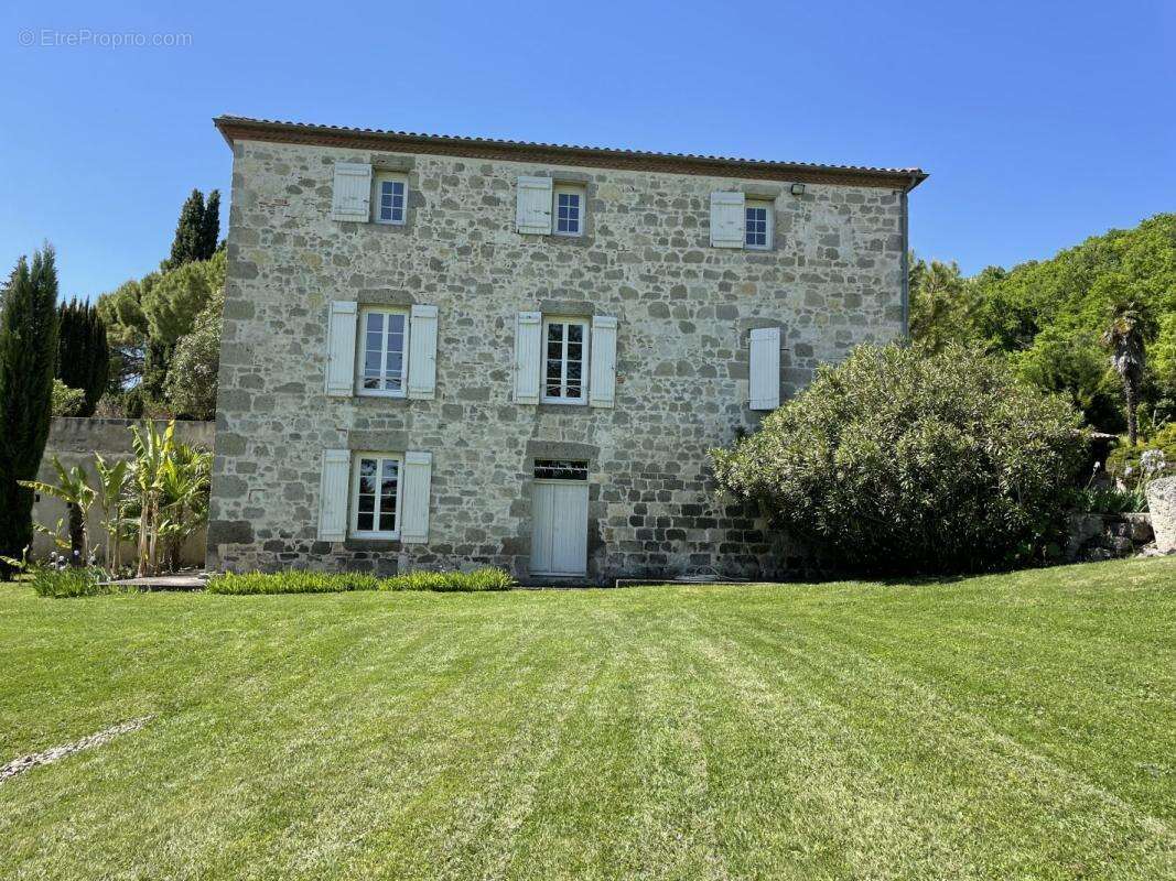 Maison à PORT-SAINTE-MARIE