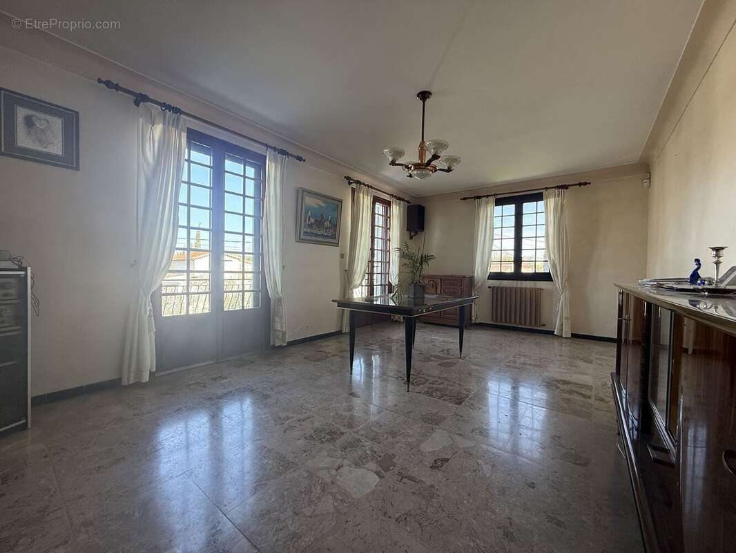 Maison 185 m² à Marignane  - photo 2