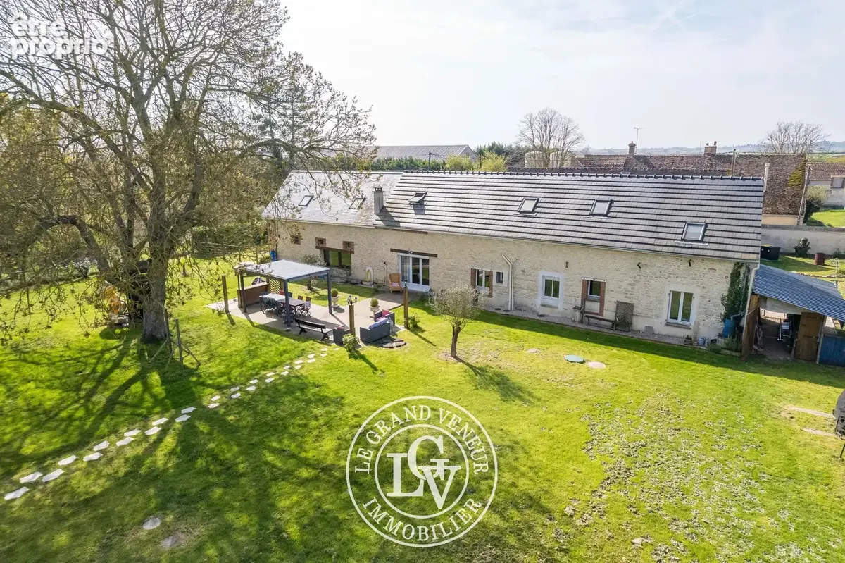 20 mn de larchant -  propriété comprenant deux longères rénovées - 8 chambres- 7 325 m² de terrain - photo 4