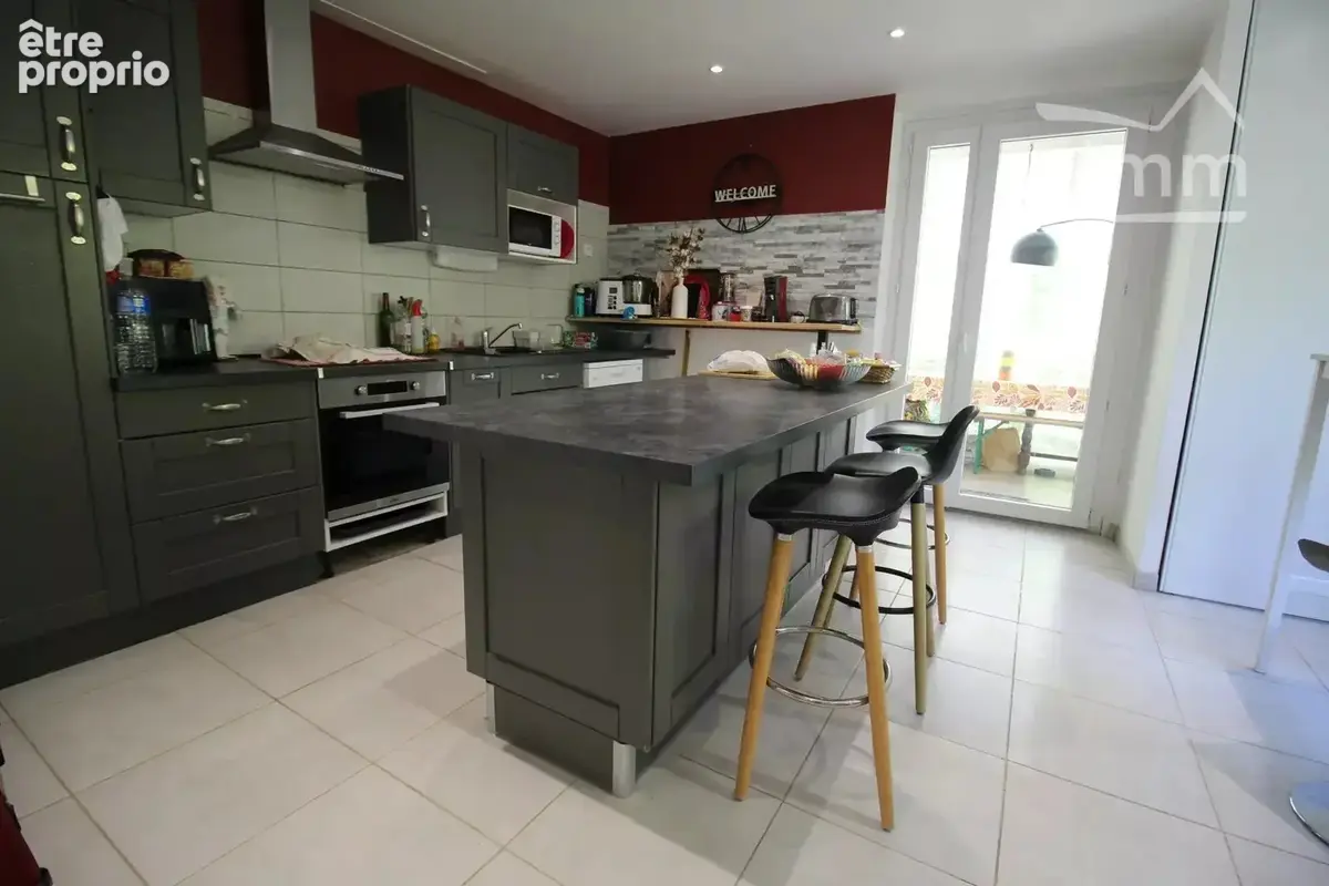 A vendre une maison entièrement rénovée avec jardin et garage - photo 5