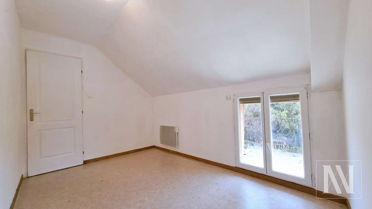 Maison familiale aux beaux volumes avec fort potentiel d'aménagement - photo 16
