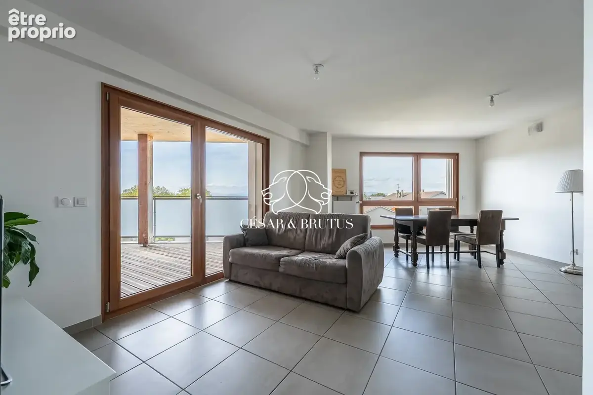Appartement 4 pièces 84 m² à vendre à Saint-Priest (69800) - photo 3